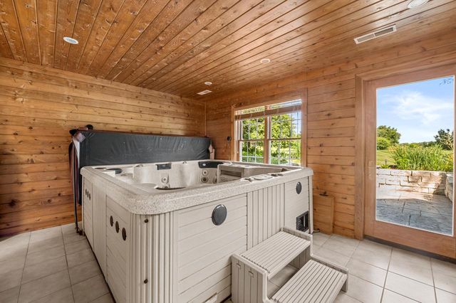 W287N6371 Broadwing COURT, Hartland, WI 53029