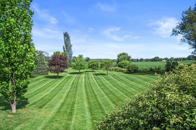 W287N6371 Broadwing COURT, Hartland, WI 53029
