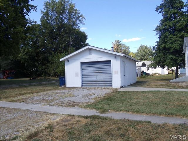 619 S 4th Street, Greenville, IL 62246