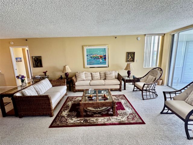 3520 Oaks Way 807, Pompano Beach, FL 33069
