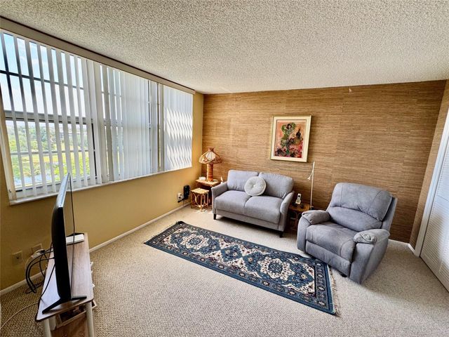 3520 Oaks Way 807, Pompano Beach, FL 33069