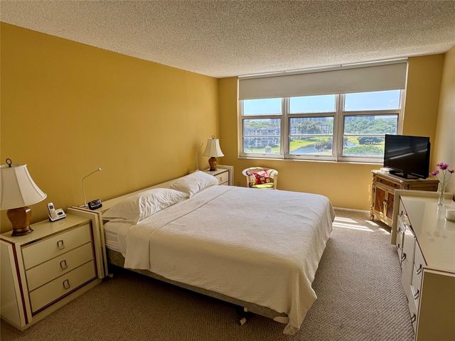 3520 Oaks Way 807, Pompano Beach, FL 33069