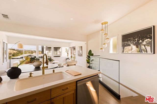 6837 Cahuenga Park Trail, Los Angeles, CA 90068