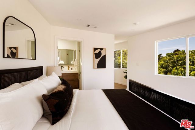 6837 Cahuenga Park Trail, Los Angeles, CA 90068