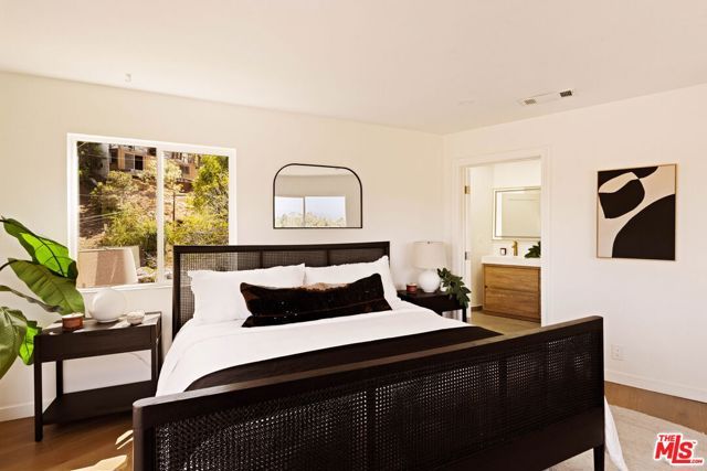 6837 Cahuenga Park Trail, Los Angeles, CA 90068