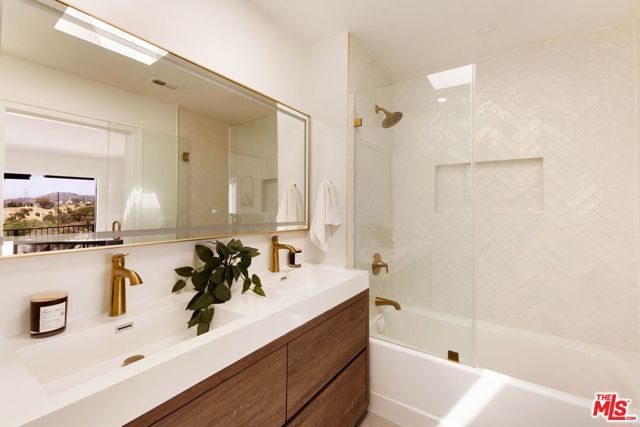 6837 Cahuenga Park Trail, Los Angeles, CA 90068