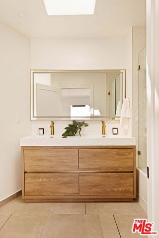 6837 Cahuenga Park Trail, Los Angeles, CA 90068