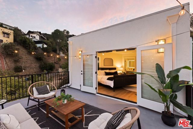 6837 Cahuenga Park Trail, Los Angeles, CA 90068