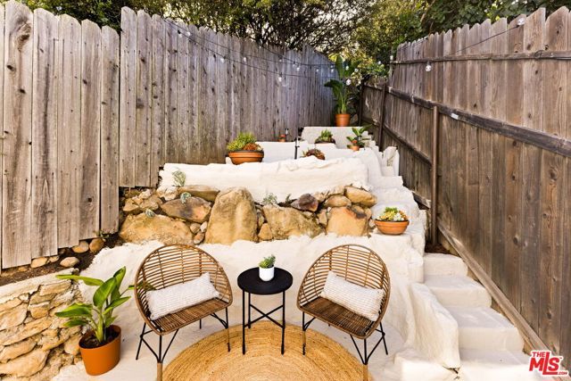 6837 Cahuenga Park Trail, Los Angeles, CA 90068