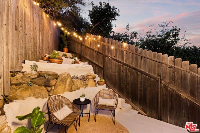 6837 Cahuenga Park Trail, Los Angeles, CA 90068