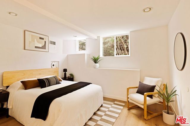6837 Cahuenga Park Trail, Los Angeles, CA 90068