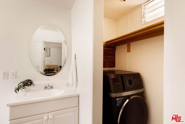 6837 Cahuenga Park Trail, Los Angeles, CA 90068