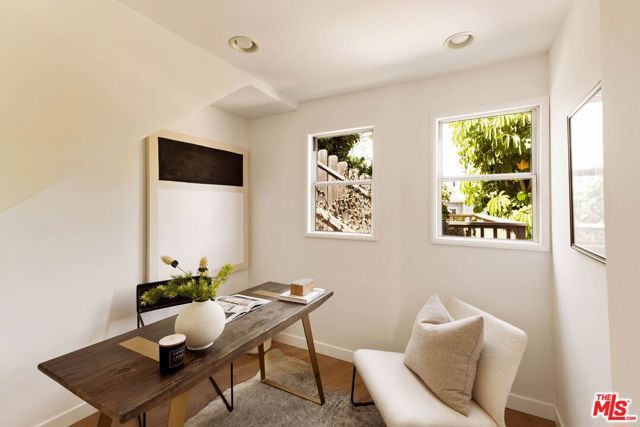 6837 Cahuenga Park Trail, Los Angeles, CA 90068
