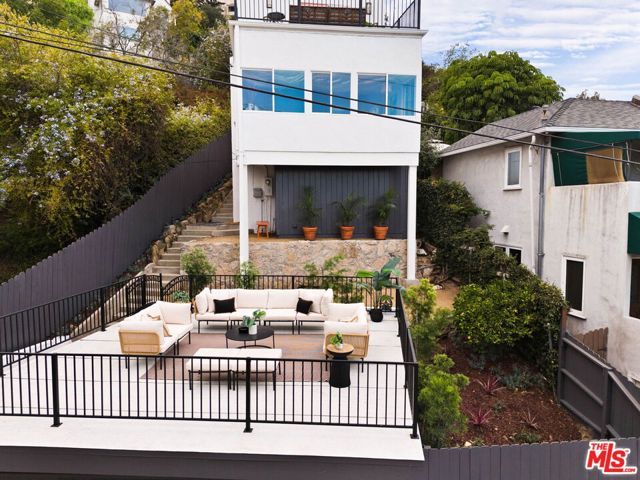 6837 Cahuenga Park Trail, Los Angeles, CA 90068