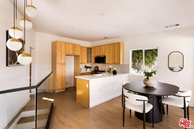 6837 Cahuenga Park Trail, Los Angeles, CA 90068