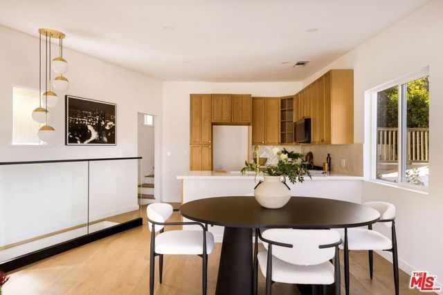 6837 Cahuenga Park Trail, Los Angeles, CA 90068