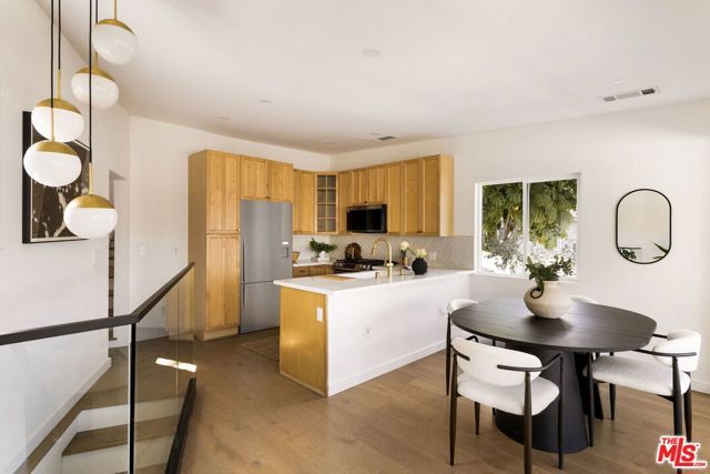 6837 Cahuenga Park Trail, Los Angeles, CA 90068