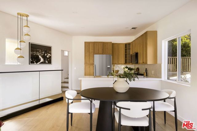 6837 Cahuenga Park Trail, Los Angeles, CA 90068