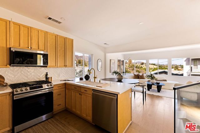 6837 Cahuenga Park Trail, Los Angeles, CA 90068
