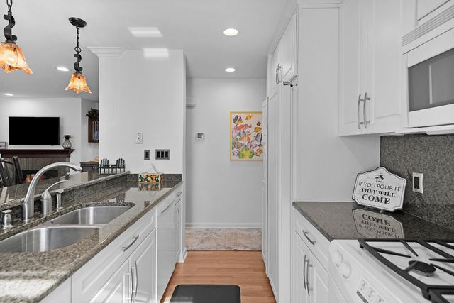 420 W Oselka Drive 212, New Buffalo City, MI 49117