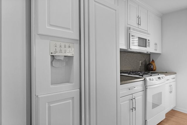 420 W Oselka Drive 212, New Buffalo City, MI 49117