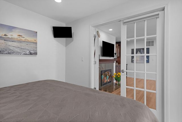 420 W Oselka Drive 212, New Buffalo City, MI 49117