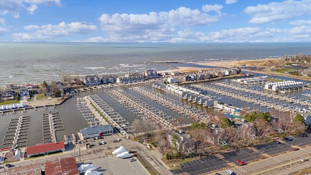 420 W Oselka Drive 212, New Buffalo City, MI 49117