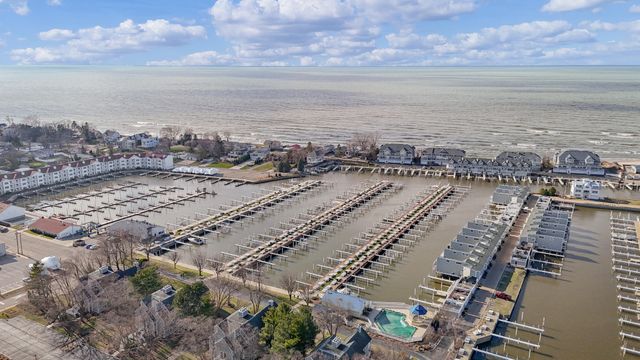 420 W Oselka Drive 212, New Buffalo City, MI 49117