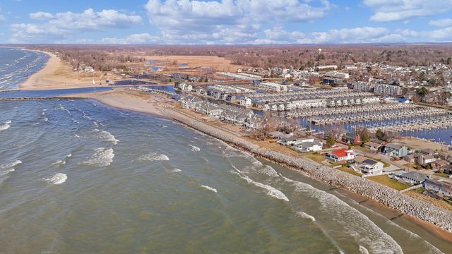 420 W Oselka Drive 212, New Buffalo City, MI 49117