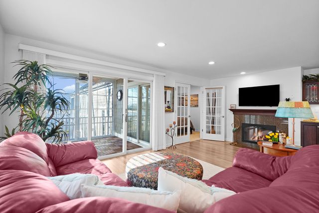 420 W Oselka Drive 212, New Buffalo City, MI 49117