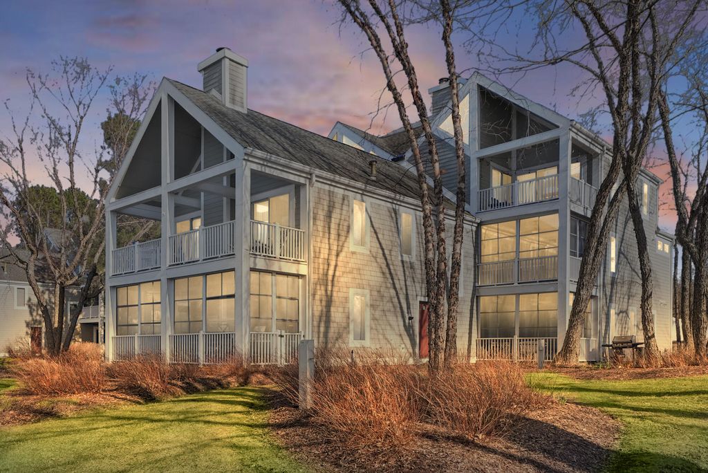 420 W Oselka Drive 212, New Buffalo City, MI 49117