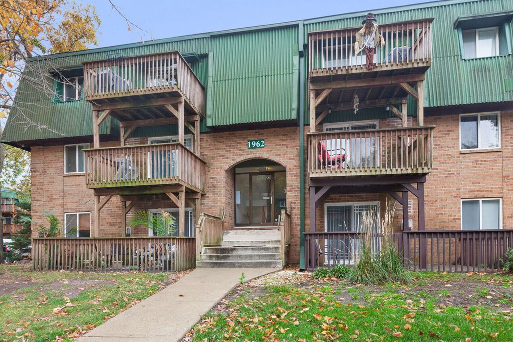 1962 Tall Oaks Drive 1B, Aurora, IL 60505