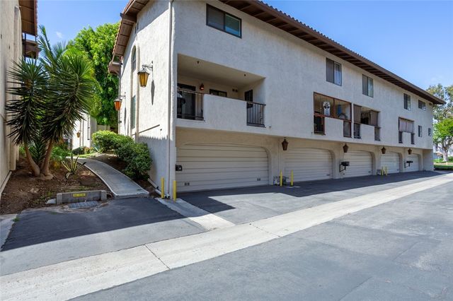 400 S Flower 5, Orange, CA 92868