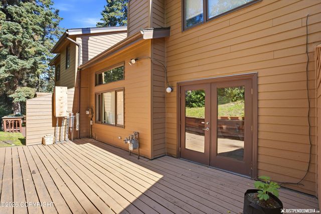6622 Lakeway Drive, Anchorage, AK 99502