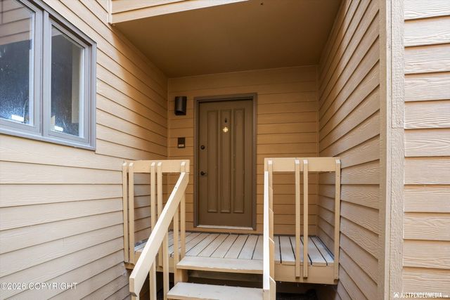 6622 Lakeway Drive, Anchorage, AK 99502
