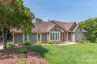 2 New Cross South S, Asheville, NC 28805