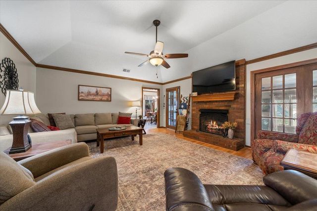 8930 WOODMARK DR, Cordova, TN 38018