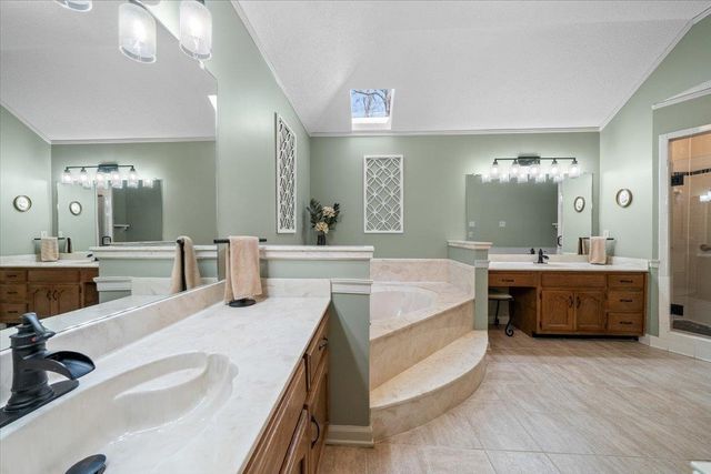 8930 WOODMARK DR, Cordova, TN 38018