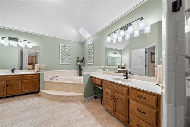 8930 WOODMARK DR, Cordova, TN 38018