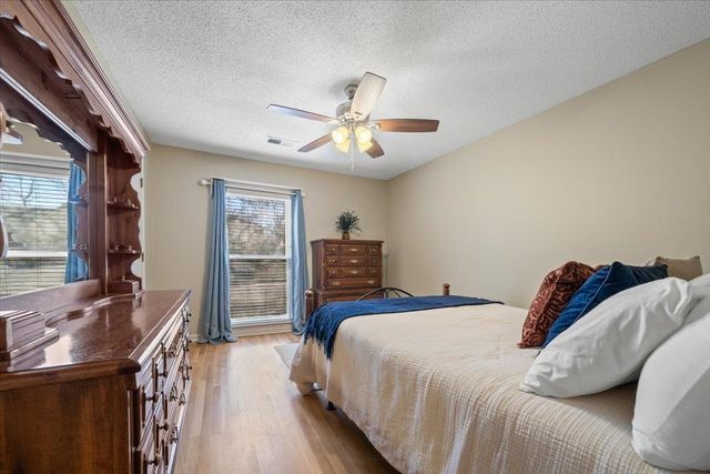 8930 WOODMARK DR, Cordova, TN 38018