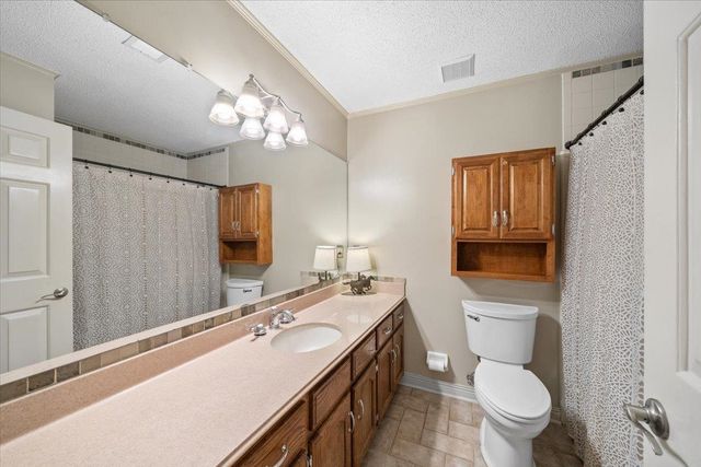 8930 WOODMARK DR, Cordova, TN 38018