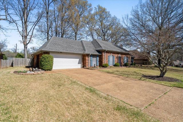 8930 WOODMARK DR, Cordova, TN 38018