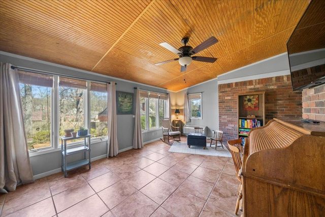 8930 WOODMARK DR, Cordova, TN 38018