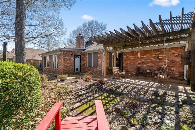 8930 WOODMARK DR, Cordova, TN 38018