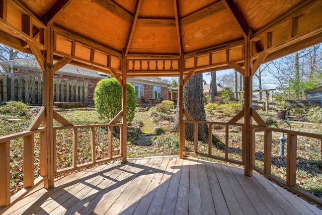 8930 WOODMARK DR, Cordova, TN 38018