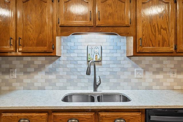 8930 WOODMARK DR, Cordova, TN 38018