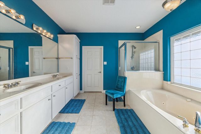 422 Windward Way, Tiki Island, TX 77554