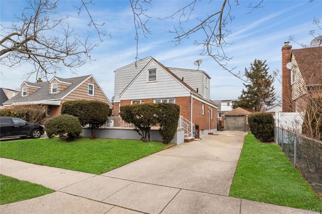 24 Jackson Avenue, Elmont, NY 11003