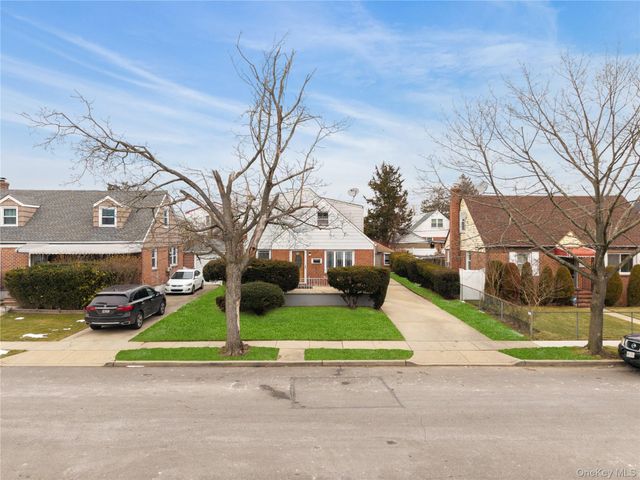 24 Jackson Avenue, Elmont, NY 11003