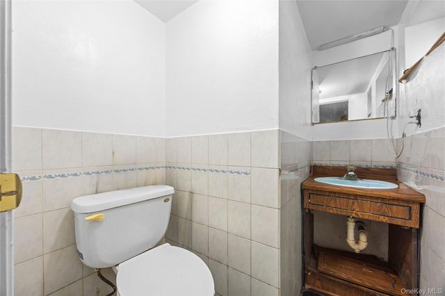 24 Jackson Avenue, Elmont, NY 11003